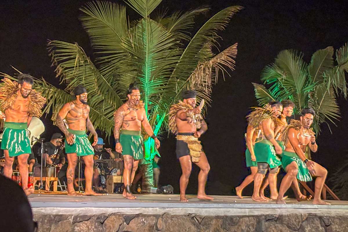 Men-dance-at-a-luau-in-Maui Honolulu-Hawaii-21