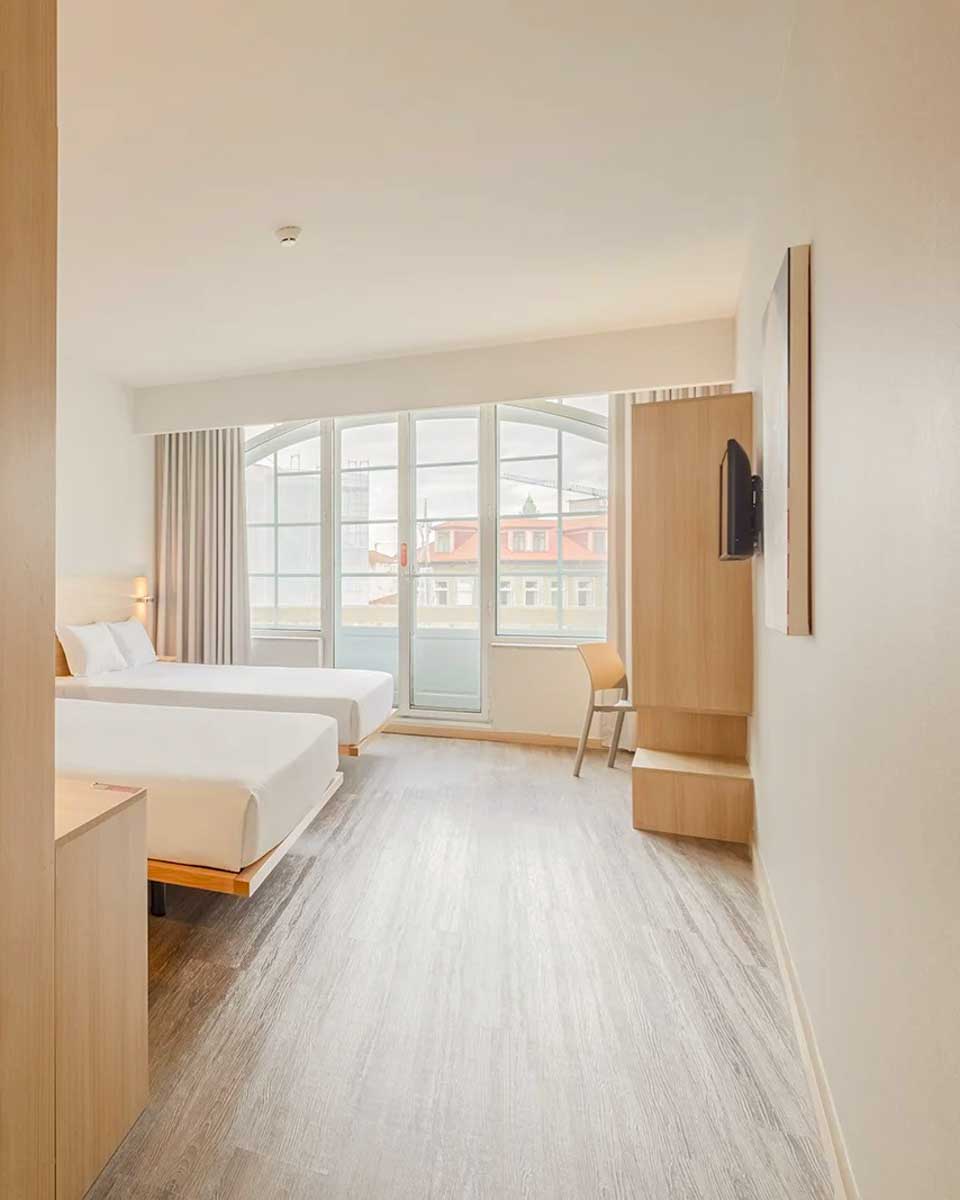 Moov Hotel Porto Centro in Porto Portugal