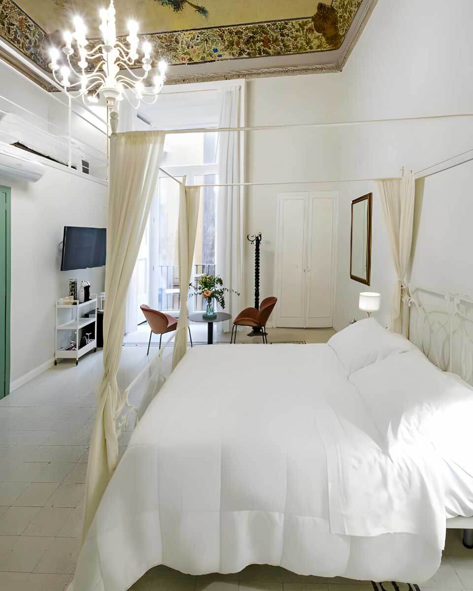 Palà Suites in Naples Italy (1)