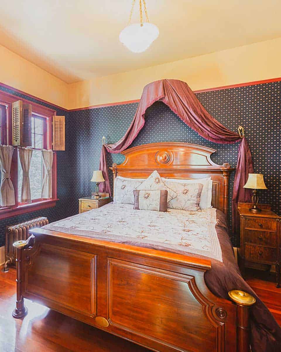 Beaconsfield Bed and Breakfast in Victoria BC Canada