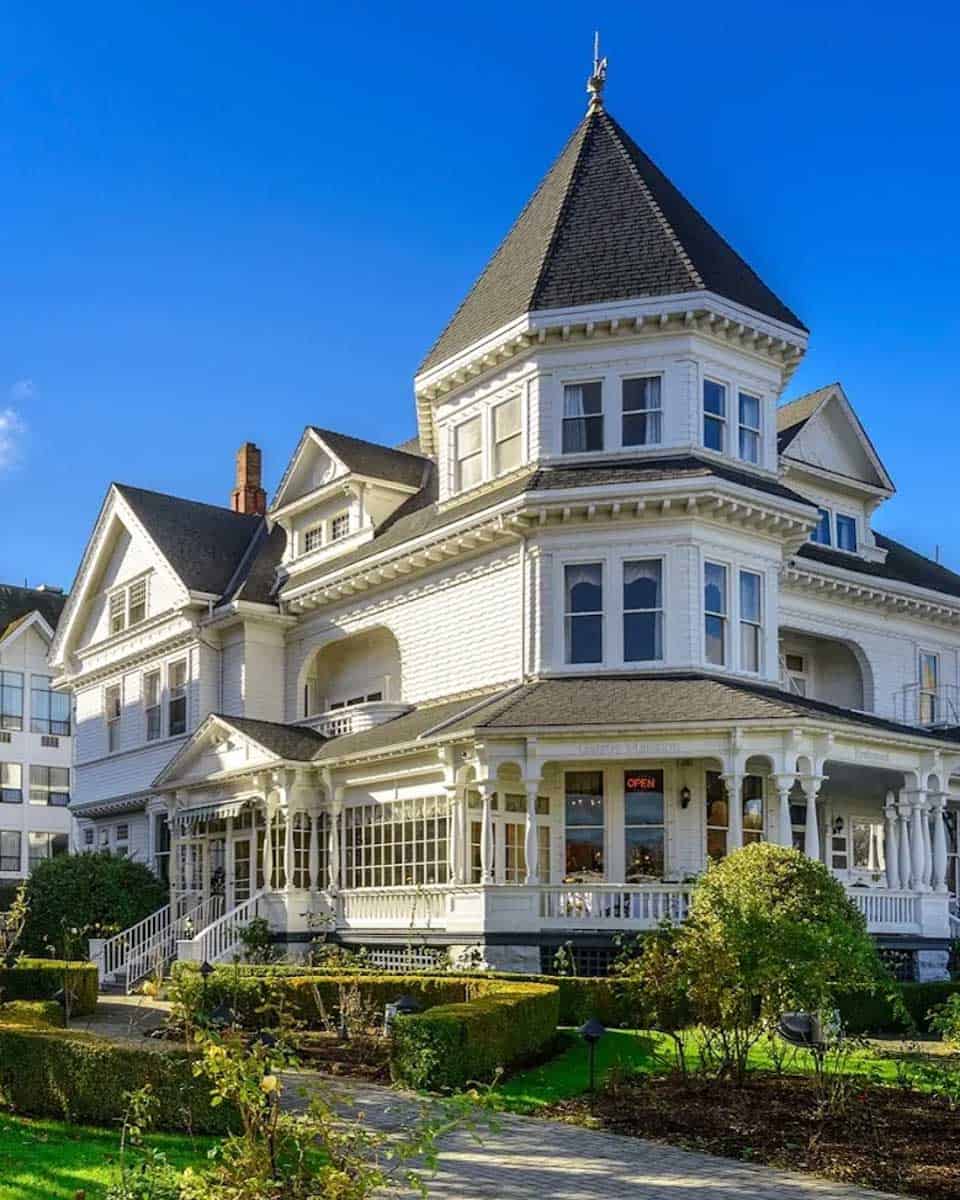 Huntingdon Hotel and Suites in Victoria BC Canada (1)