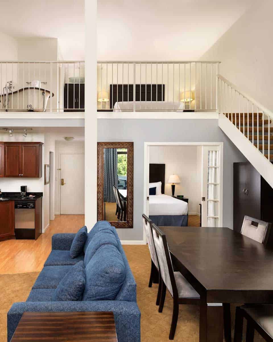 Huntingdon Hotel and Suites in Victoria BC Canada (3)