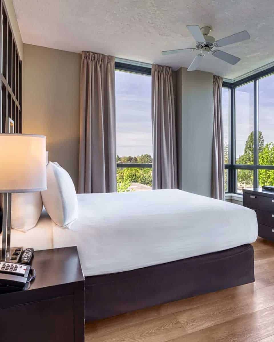 Oswego Hotel in Victoria BC Canada (2)