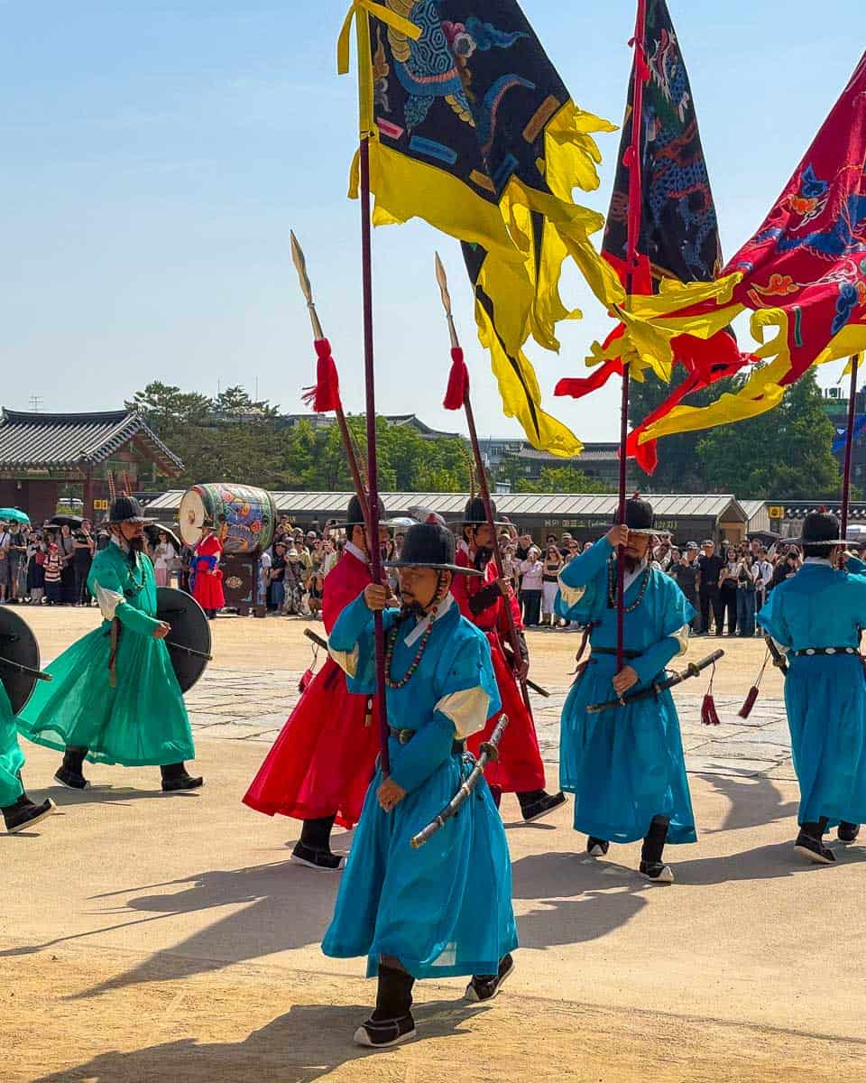 Changing of the guard at Gyeongbokgung Palace in Seoul, South Korea (2)