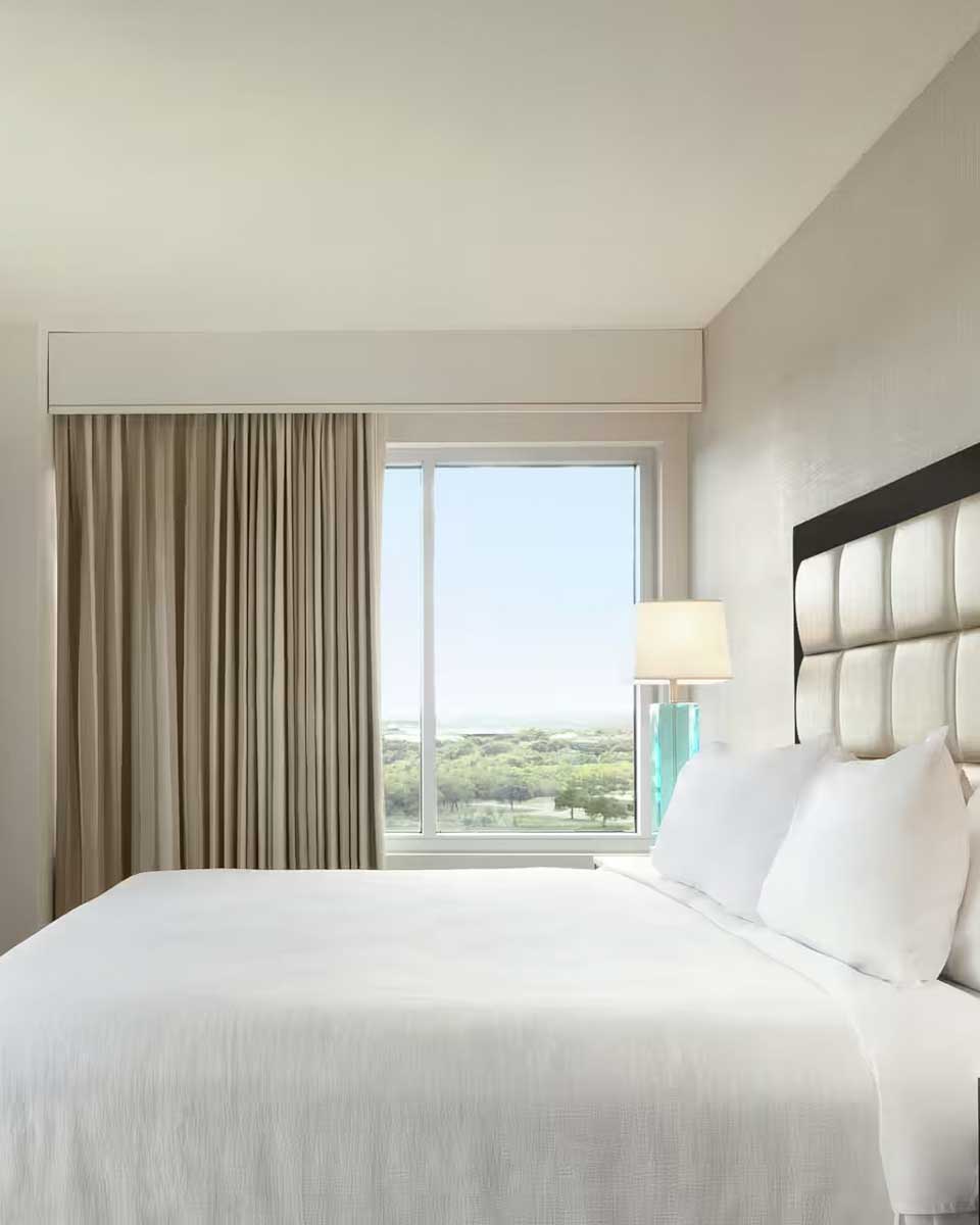 Embassy Suites By Hilton San Antonio Landmark in San Antonio Texas (3)