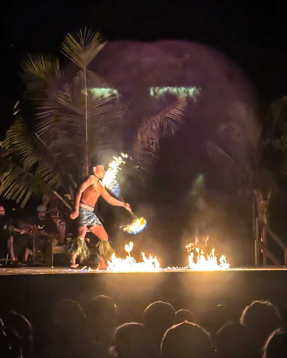 Fire-dancers-on-Kuai-Hawaii-26