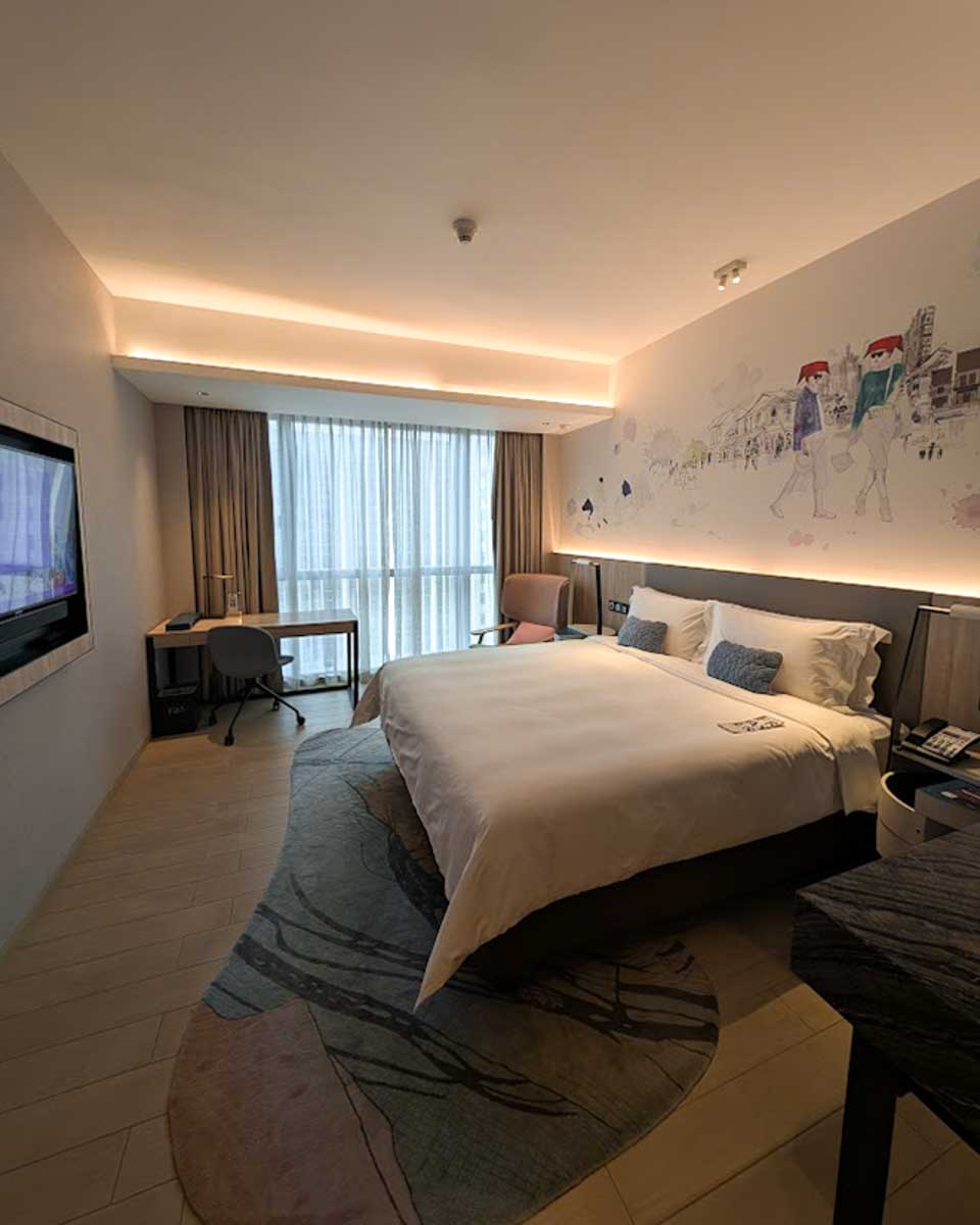 Hotelroom in Capri by Fraser China Square in Singapore on Bailey and Daniel trip 1