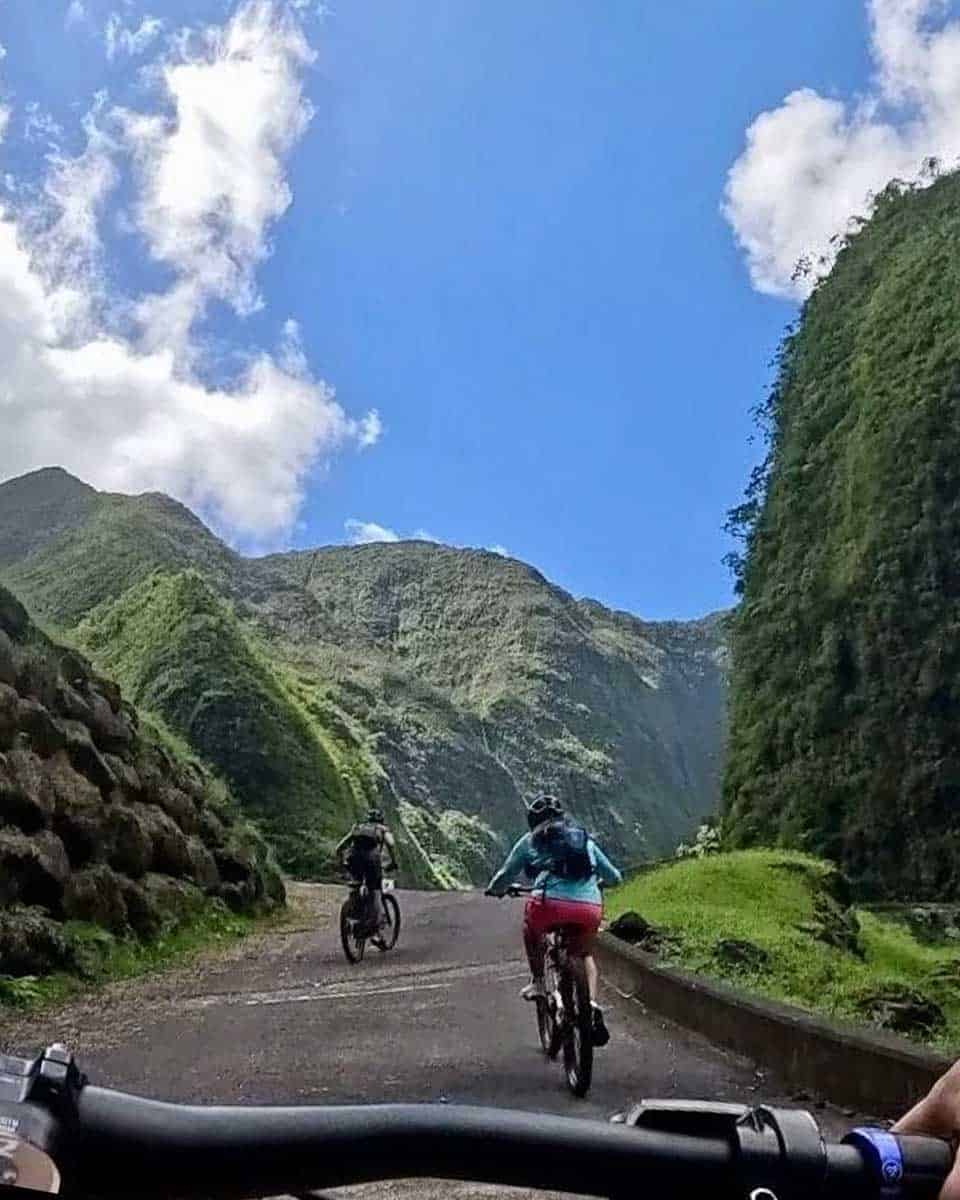 Local Motion Tour in Tahiti (1)