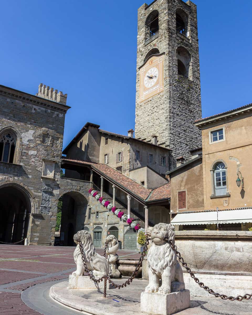 Piazza-Vecchia-in-Bergamo-Italy