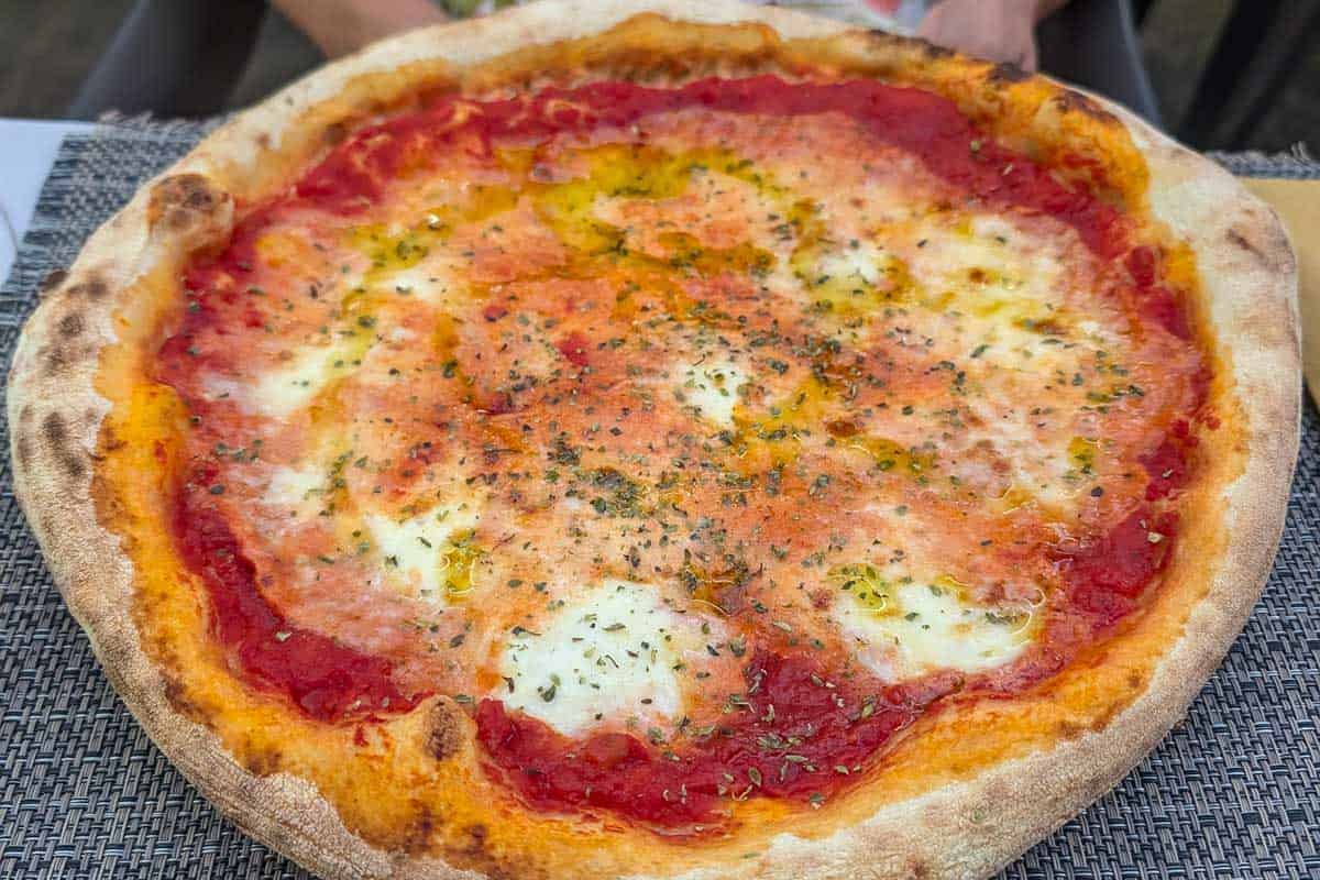 Pizza-eaten-for-lunch in Bora Bora