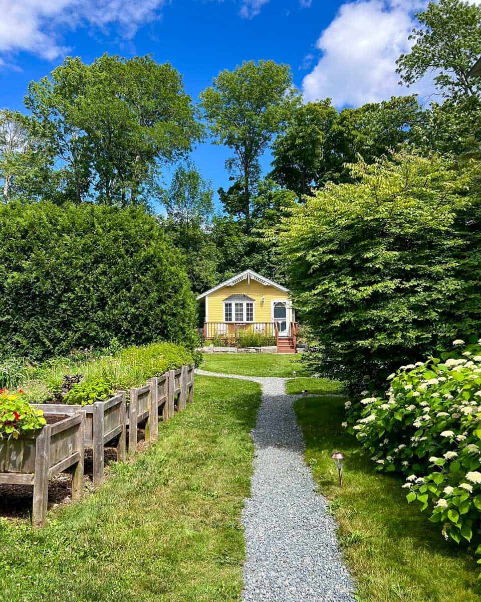 Sand Bar Cottage Inn in Bar Harbor Maine (3)