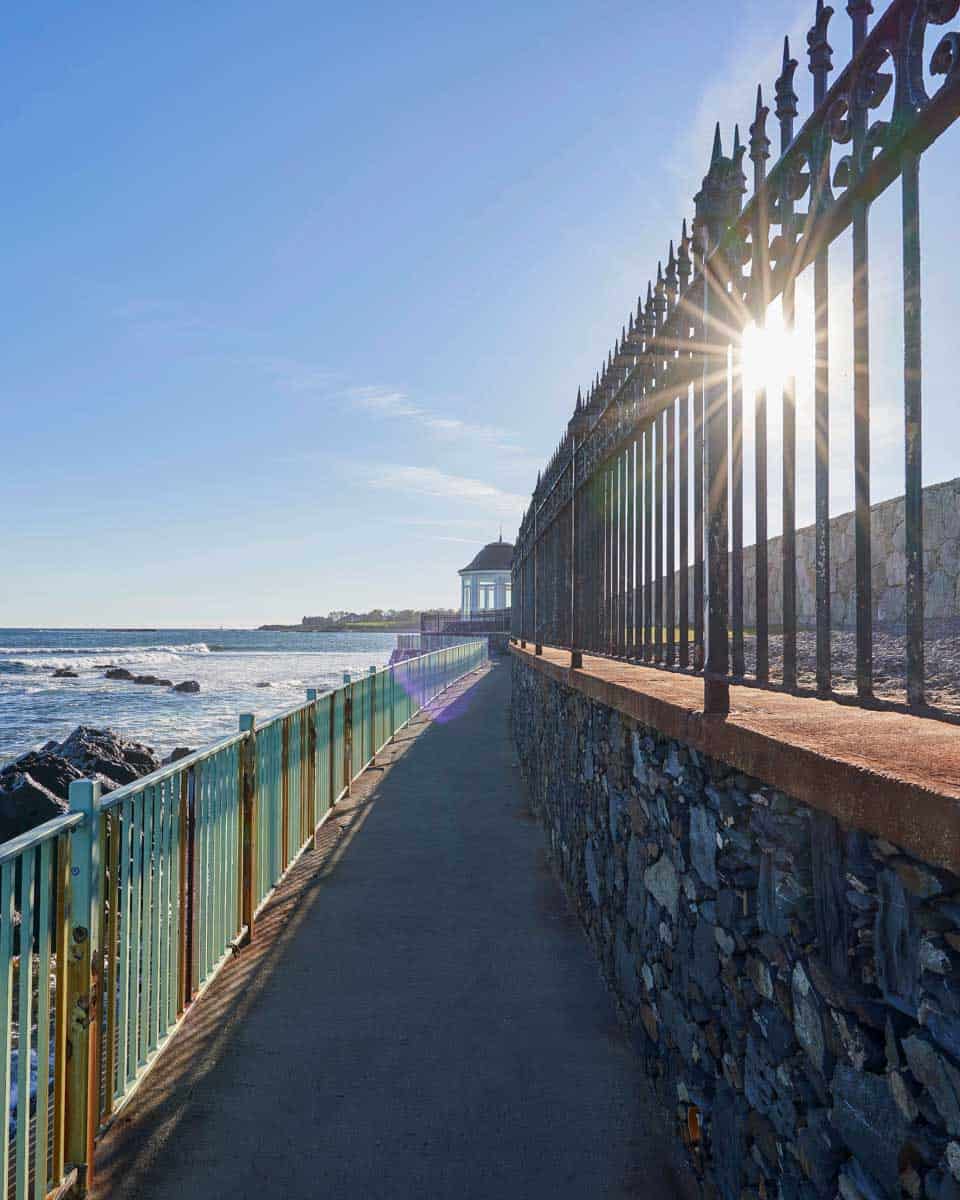 The Newport cliff walk in Newport Rhode Island (1)