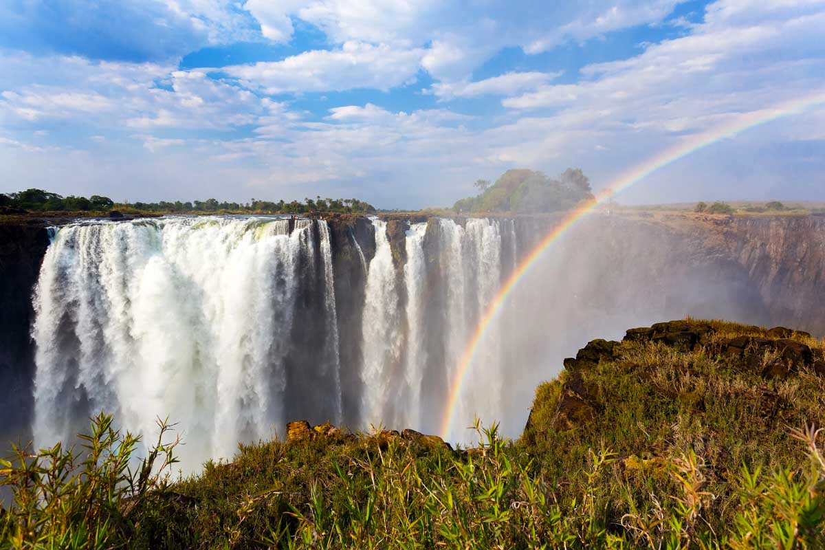 The Victoria falls with rainbow
