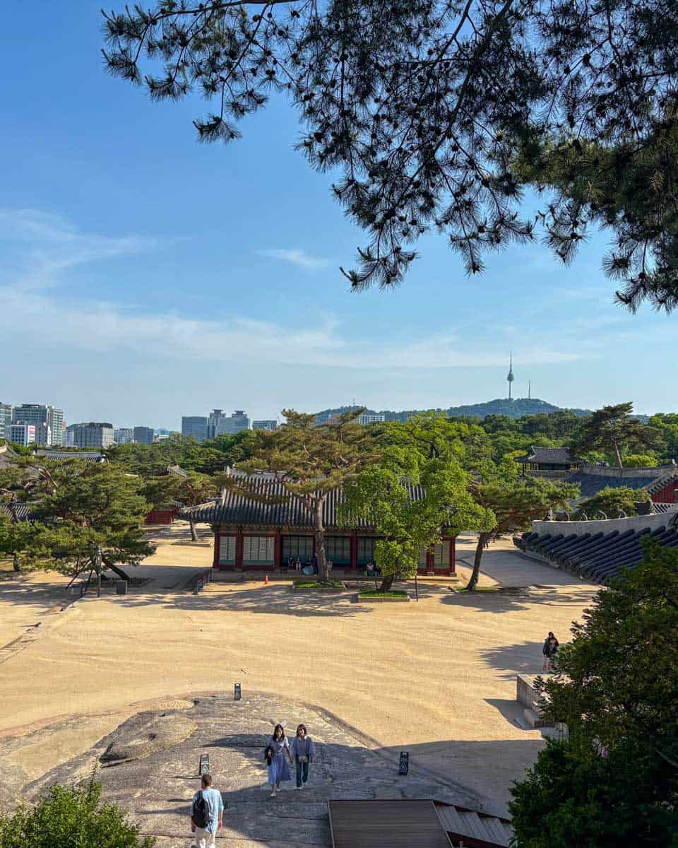 The grounds of Changgyeonggung Palace in Seoul South Korea (2)