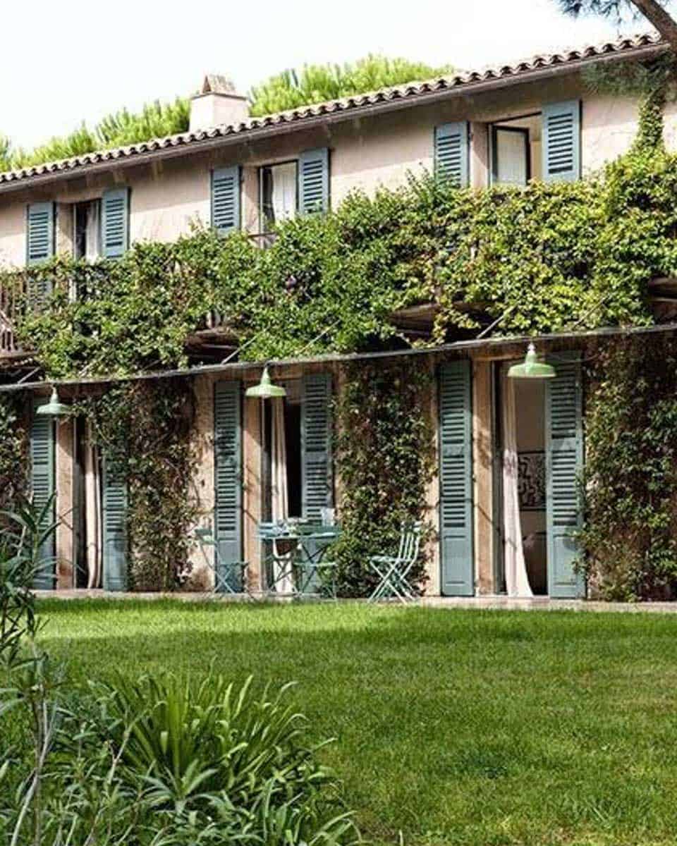 The outside of Campagne les Jumeaux hotel in St Tropez