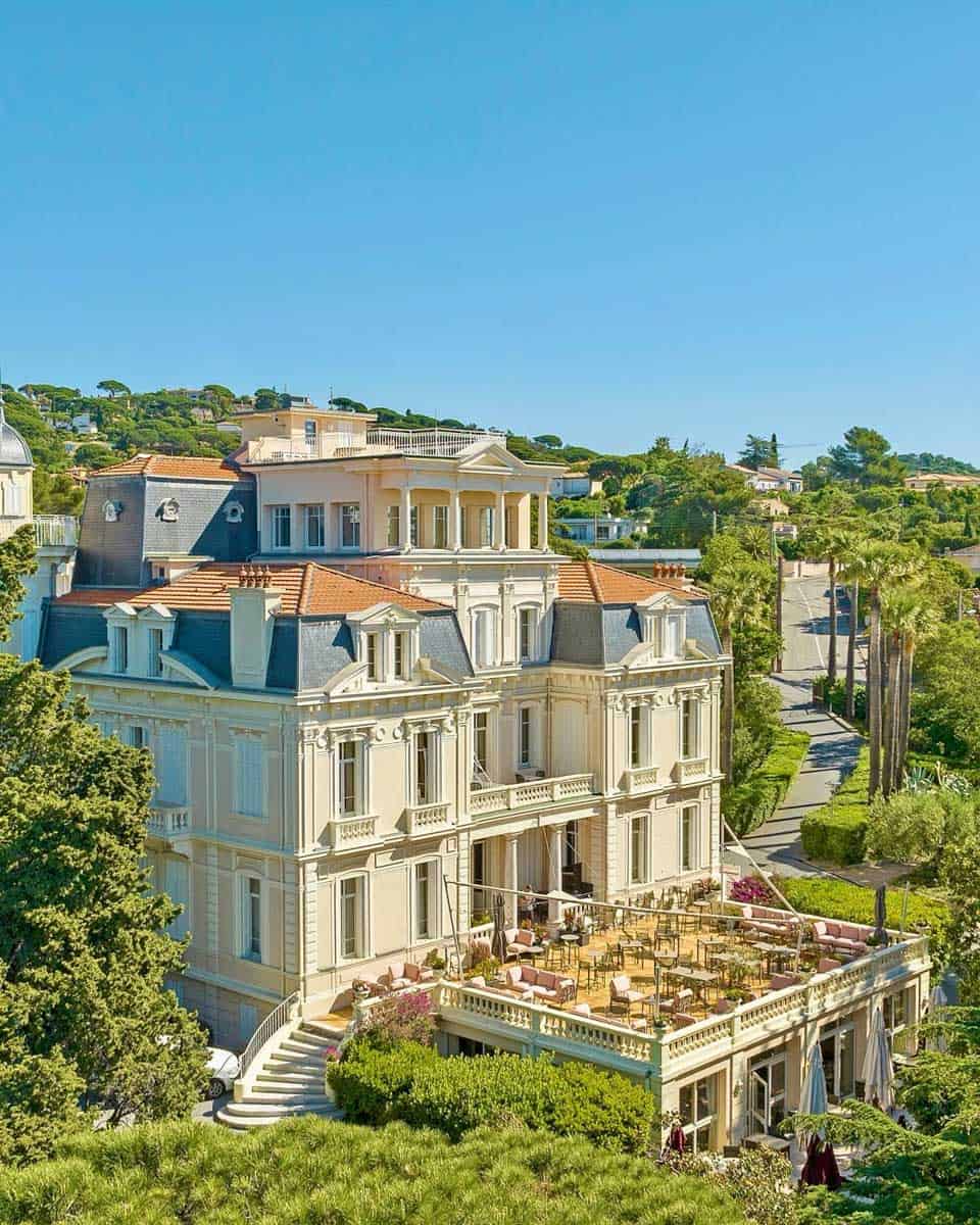 The outside of Les Tourelles Résidence Hôtel Restaurant Bar Sainte-Maxime
