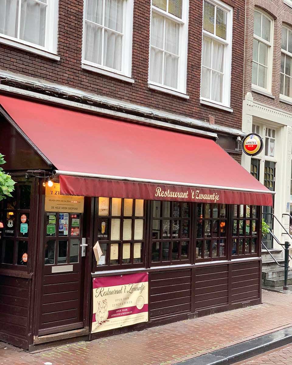 The outside of Restaurant 't Zwaantje in Amsterdam