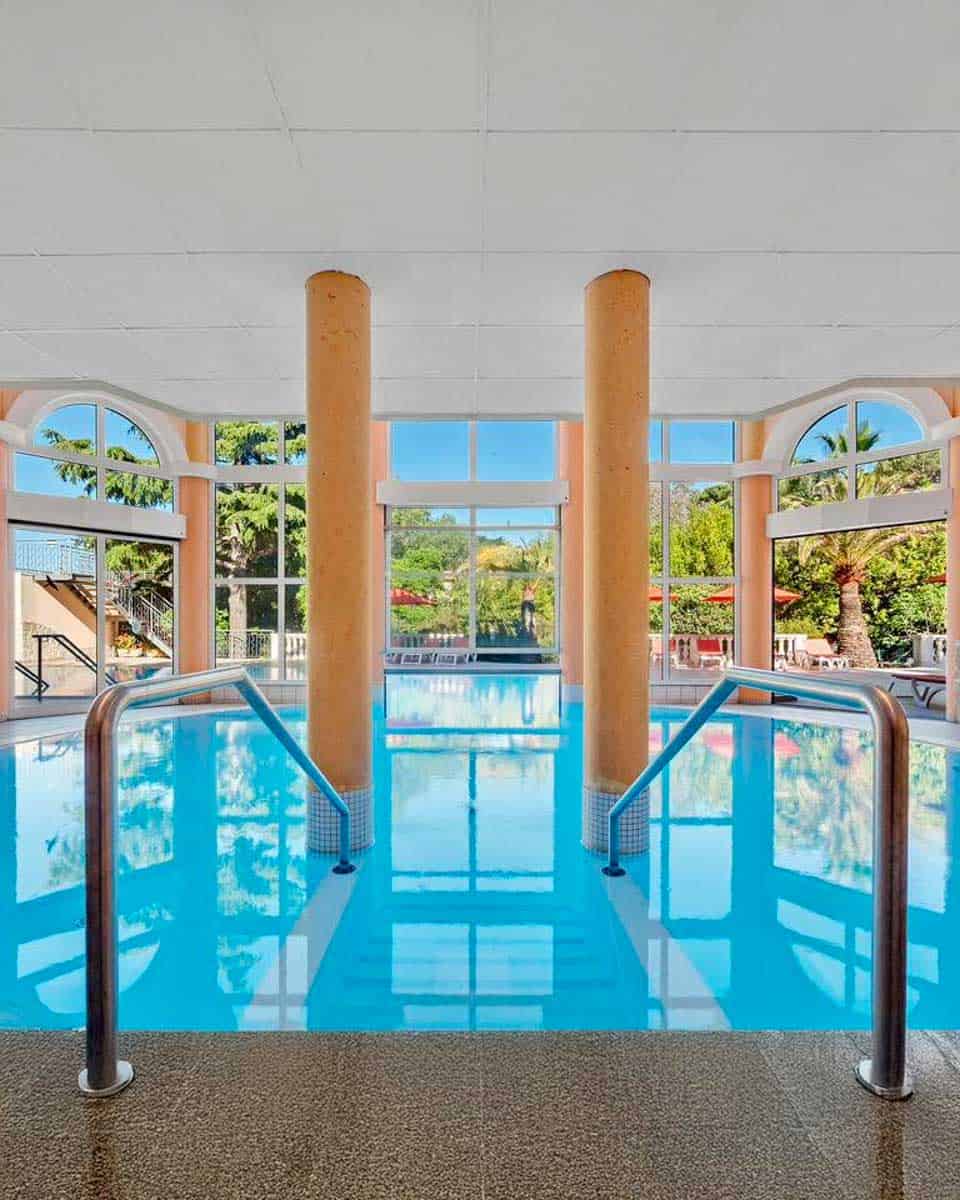 The pool area at Les Tourelles Résidence Hôtel Restaurant Bar Sainte-Maxime