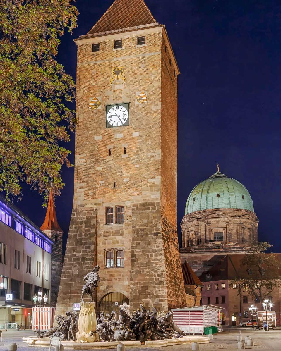 White-Tower-Weisser-Turm-Nuremberg-Germany-at-night