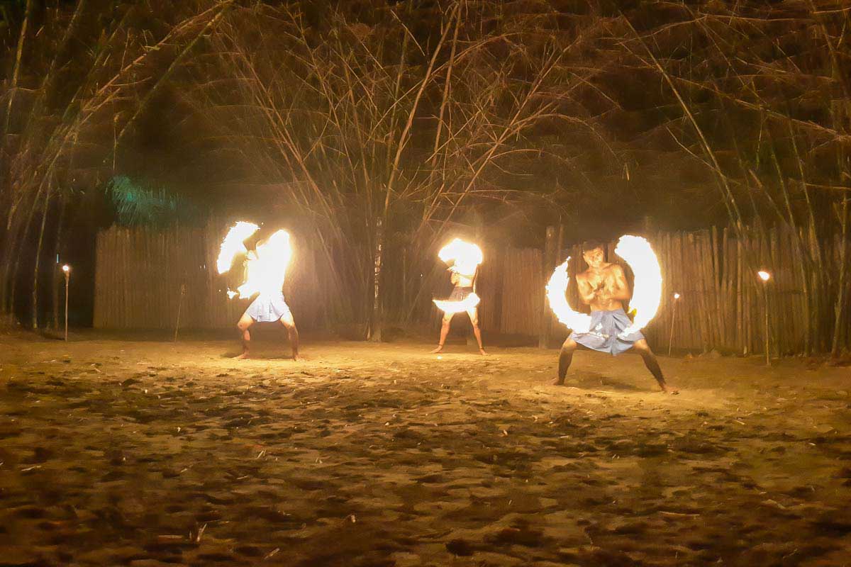 fire-dancers-fiji-cultural-village