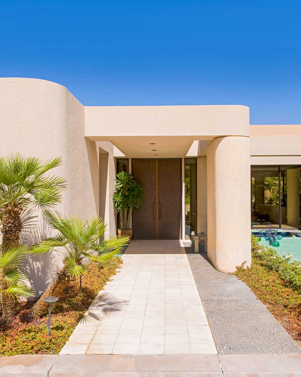 A Desert Mordernism hom in Palm Springs California