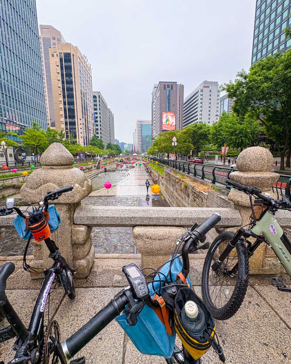 A bike at the Cheonggyecheon Stream seen on a bike otur in Seoul South Korea 2 (1)