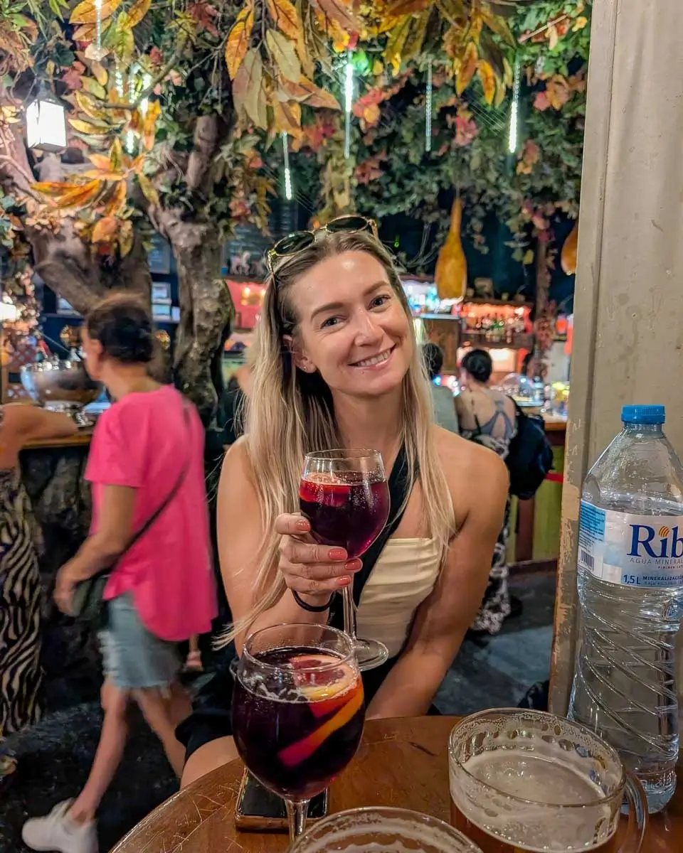Bailey-holds-a-drink-cocktail-in-Cadiz-Spain