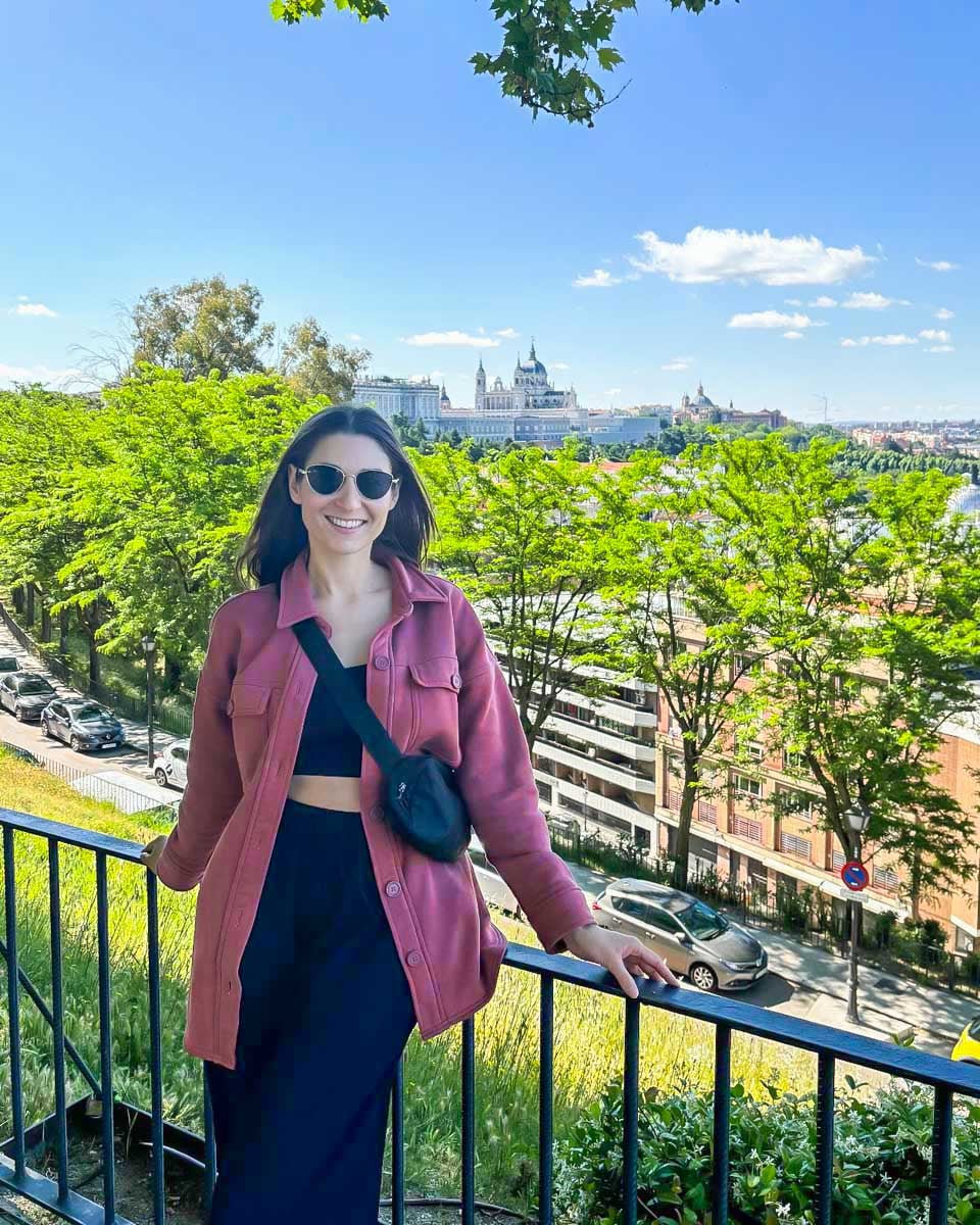 Brittni-poses-at-the-viewpoint-over-Madrid-from-Parque-de-la-Montana