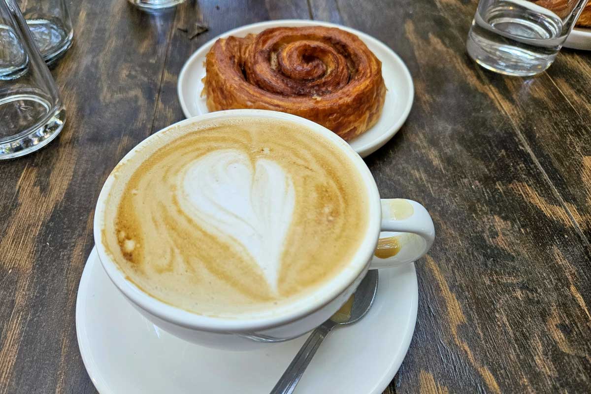 Coffee-and-a-cinnamon-roll-for-breakfast-in-Bergen Norway
