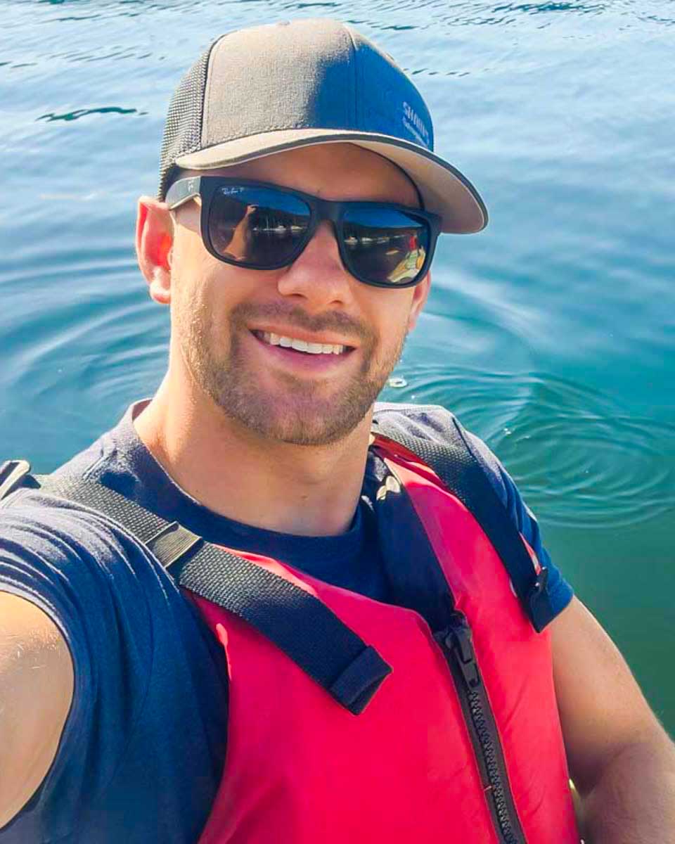 Daniel-taking-a-selfie-during-a-kayak-tour-in-Ottawa