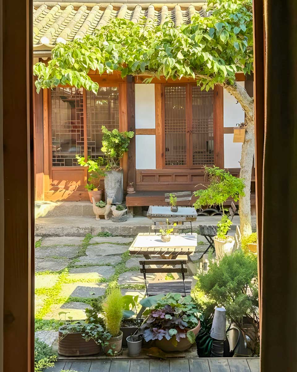 Hanok Got in Seoul South Korea (1)