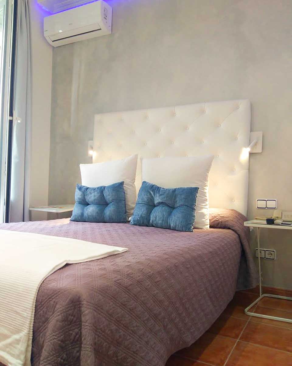 Hotel room at Hostal Las Fuentes in Madrid
