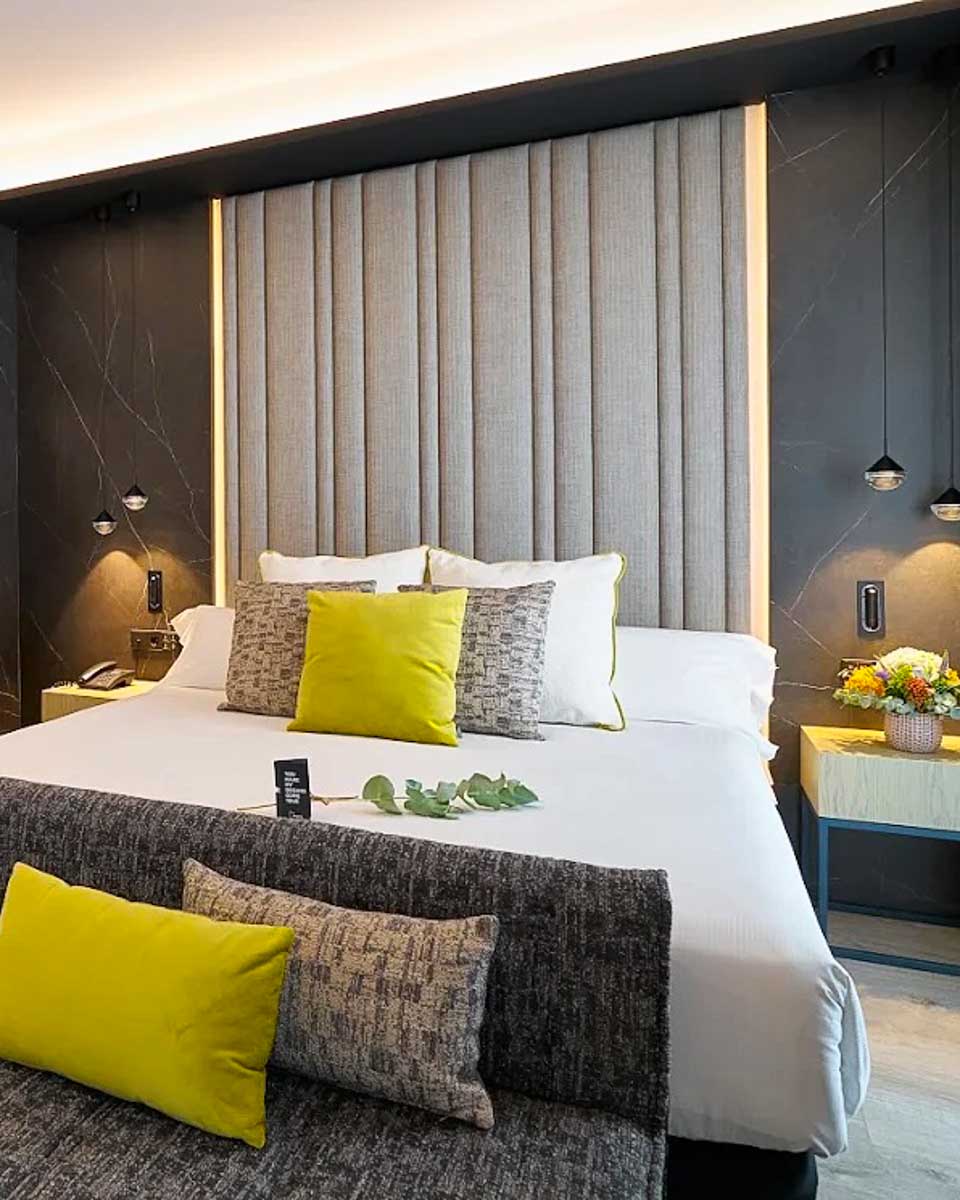 Hotel room bed in Hotel Regina Madrid copy