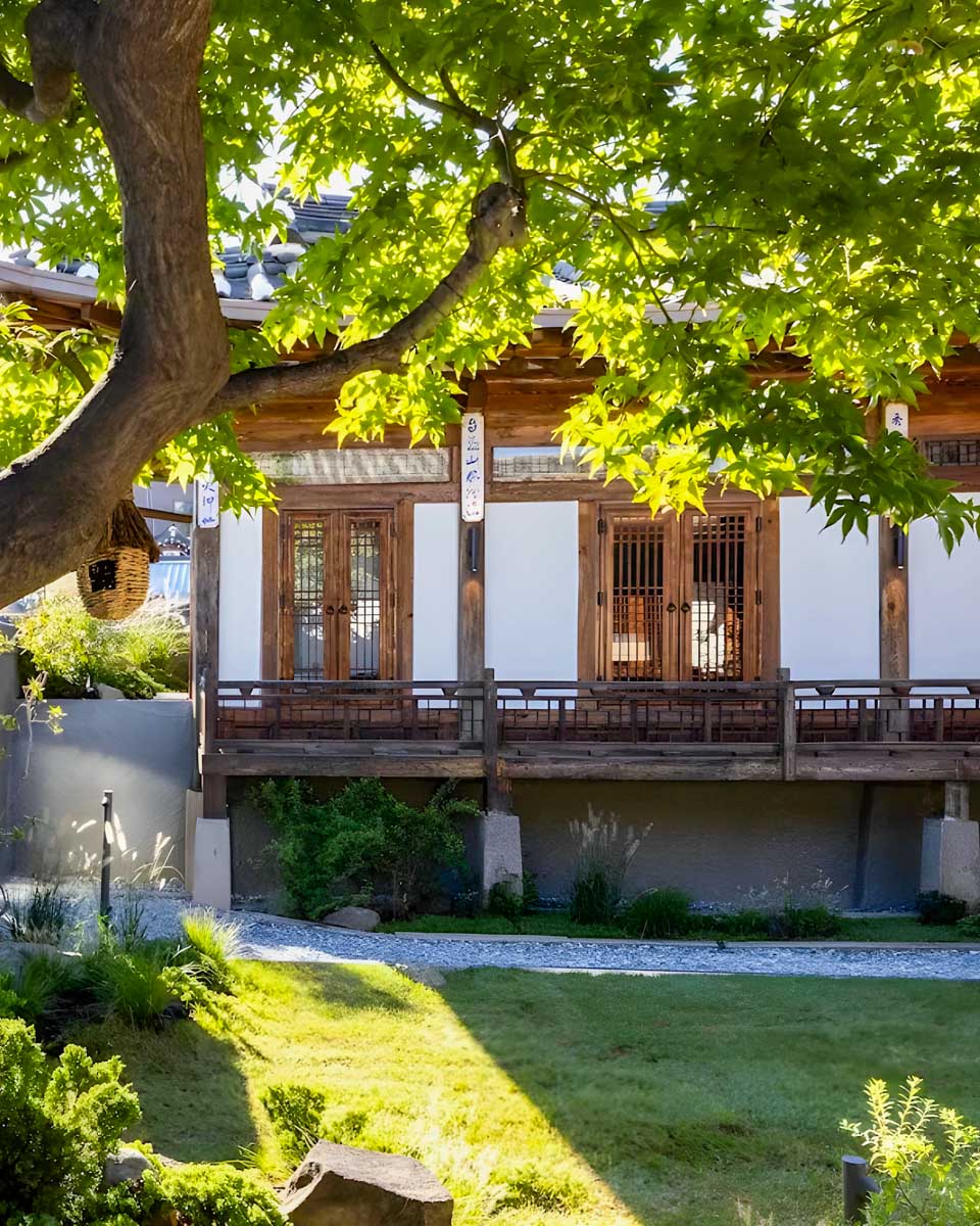 Nostalgia Hanok Hotel in Seoul, South Korea (1)