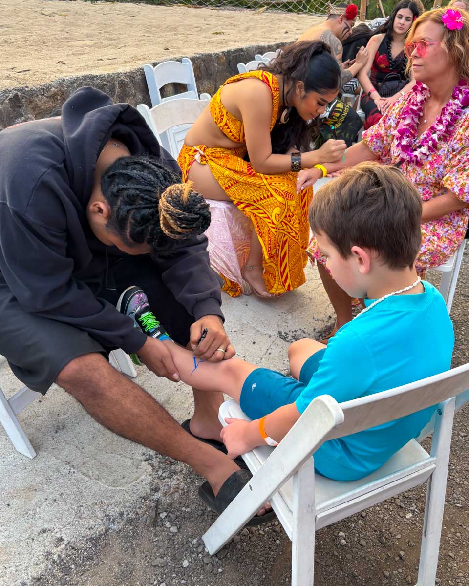 Painting at the Mauka Warriors Luau on Oahu, Honolulu, Hawaii (2)