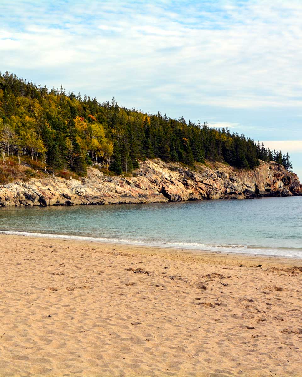 Sand-Beach-seen-in-Acadia-National-Park-on-the-Ocean-Path-hike-from-Bar-Harbor-Maine