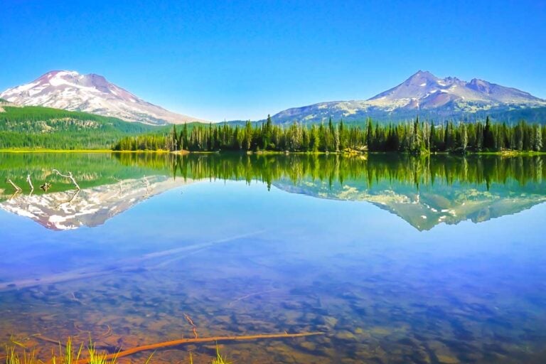 Sparks lake and mountains seen near Bend Oregon