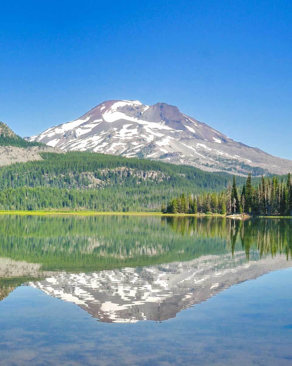 The reflection of Sisters on Sparks Lake on a kayaking tour from Bend Oregon