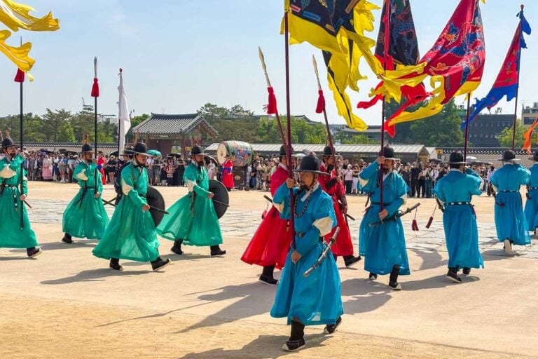 Watching the changing of the guard at Gyeongbokgung Palace in Seoul, South Korea (3)