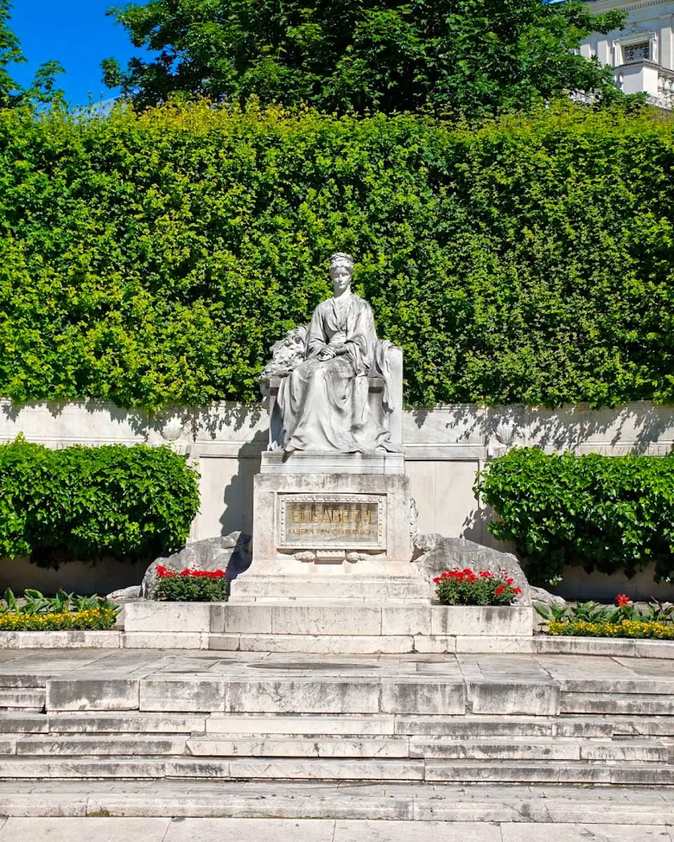 Historic statue in Vienna's Volksgarten