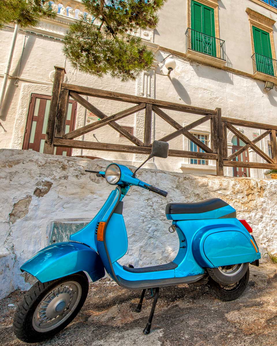 A-vintage-Vespa-on-a-tour-from-Pompeii Italy