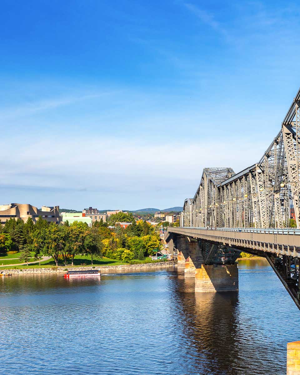 Alexandra Bridge in Ottawa on a sunny day