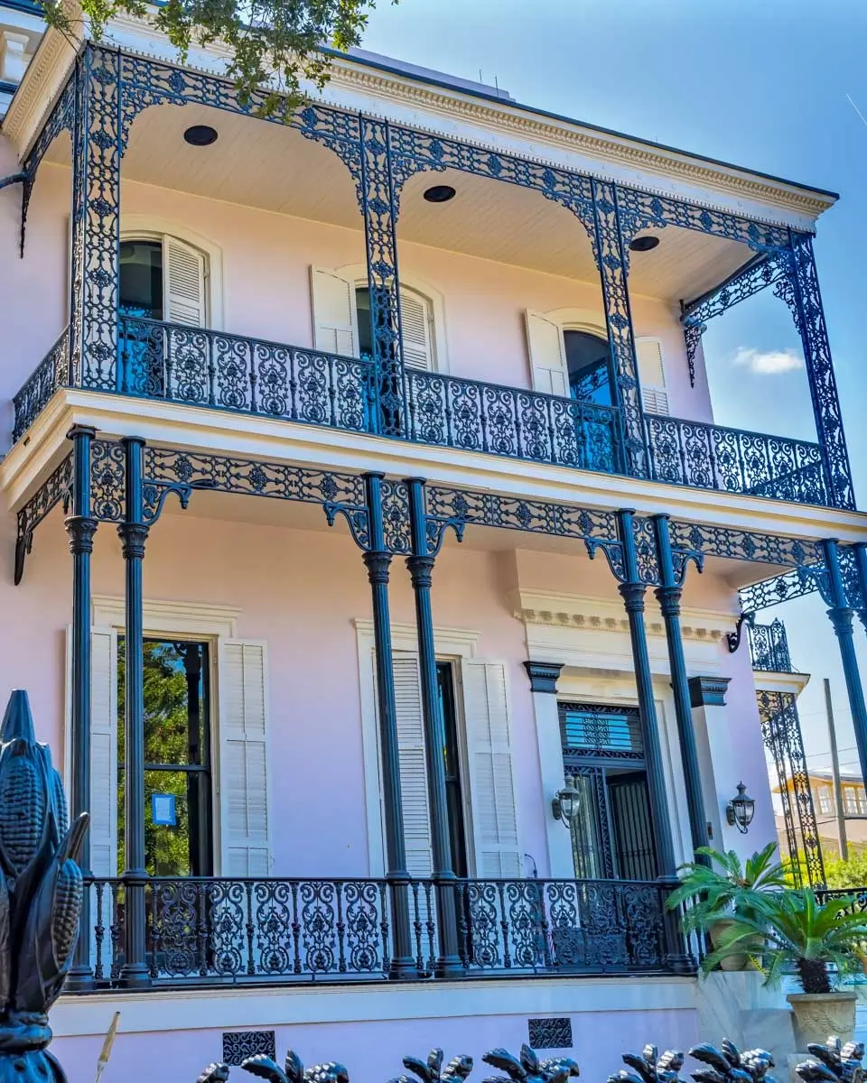 An-old-house-in-the-Garden-District-of-New-Orleans-Louisiana-2026-08-05