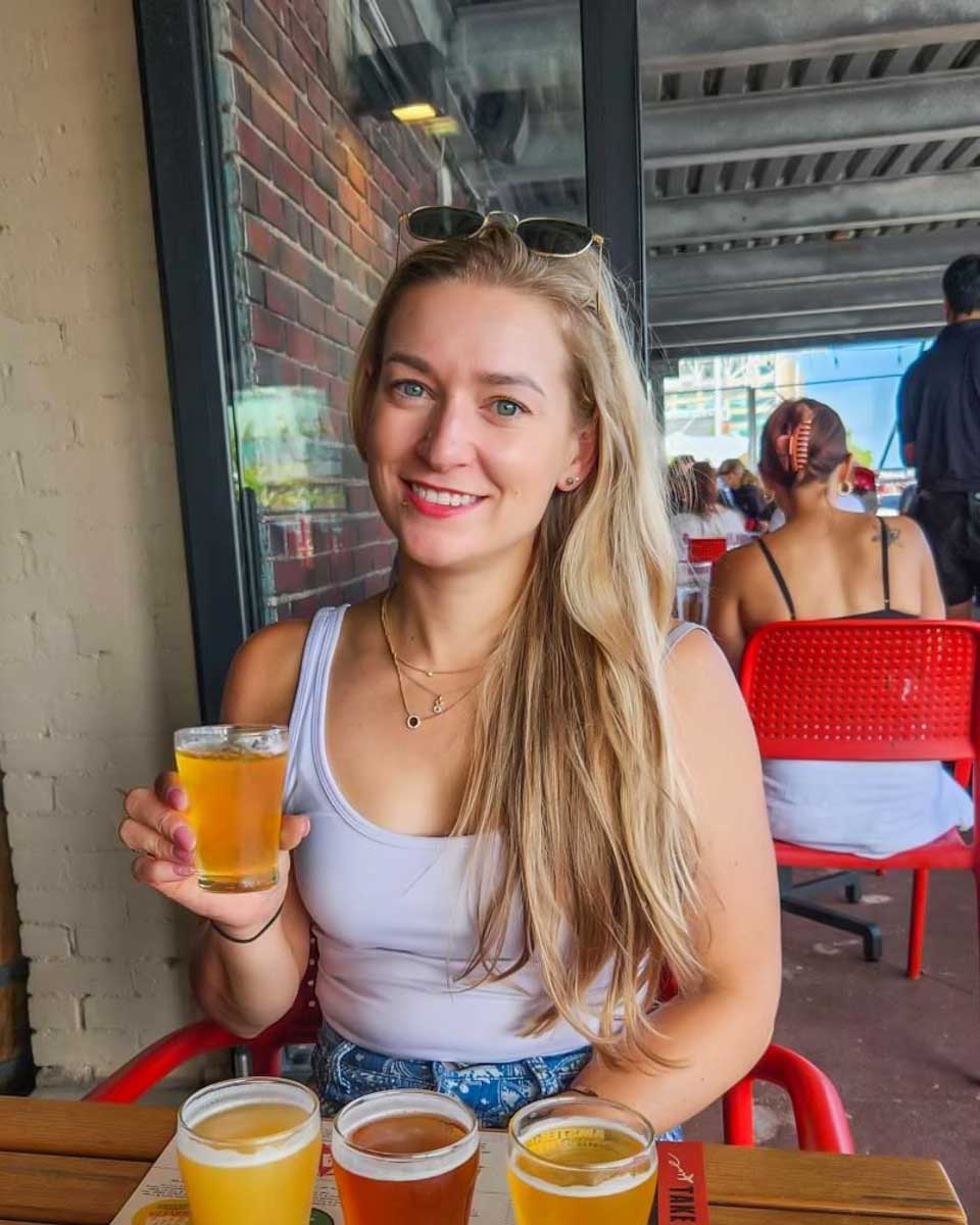 Bailey-drinks-craft-beer-at-a-restaurant-in-Ottawa