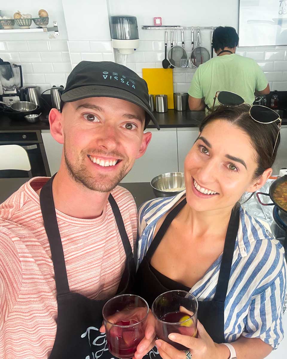 Brittni-and-Jesse-take-a-selfie-at-a-cooking-class-in-Valencia