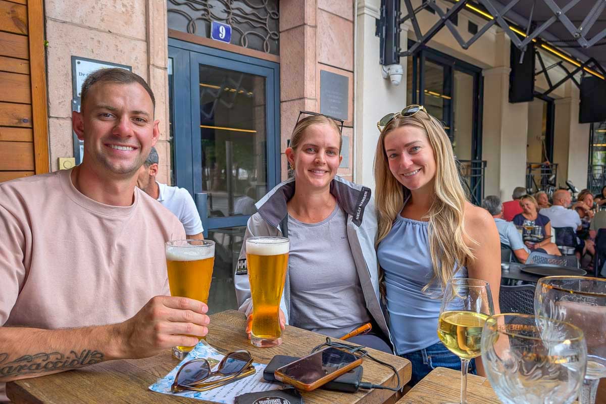 Daniel-Bailey-and-friend-drink-beer-in-Rotterdam-Netherlands