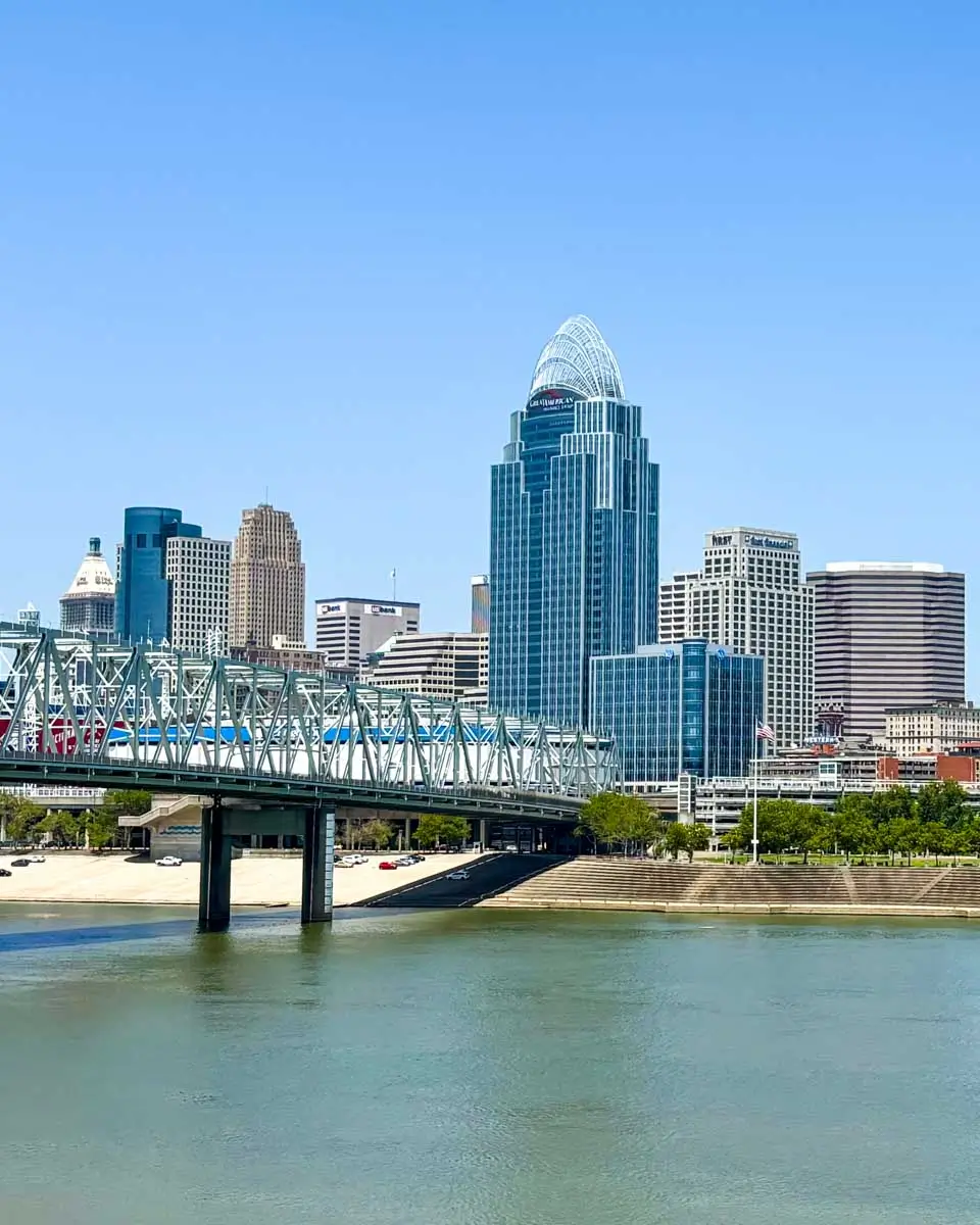 Downtown Cincinnati seen from Newport on the Levee (Kentucky) - Cincinnati