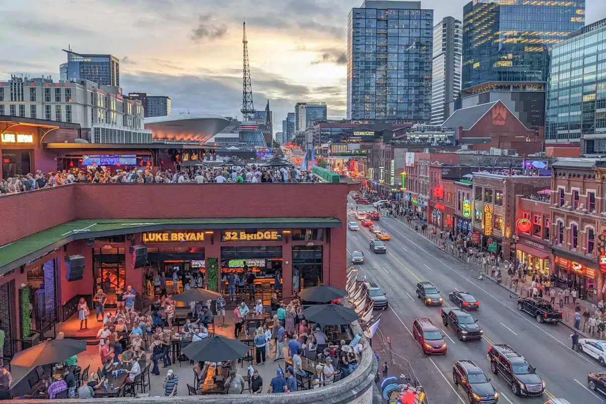 Downtown Nashville, Tennessee at dusk