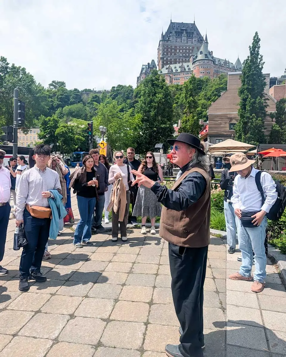 Guide on a walking tour of old Quebec City