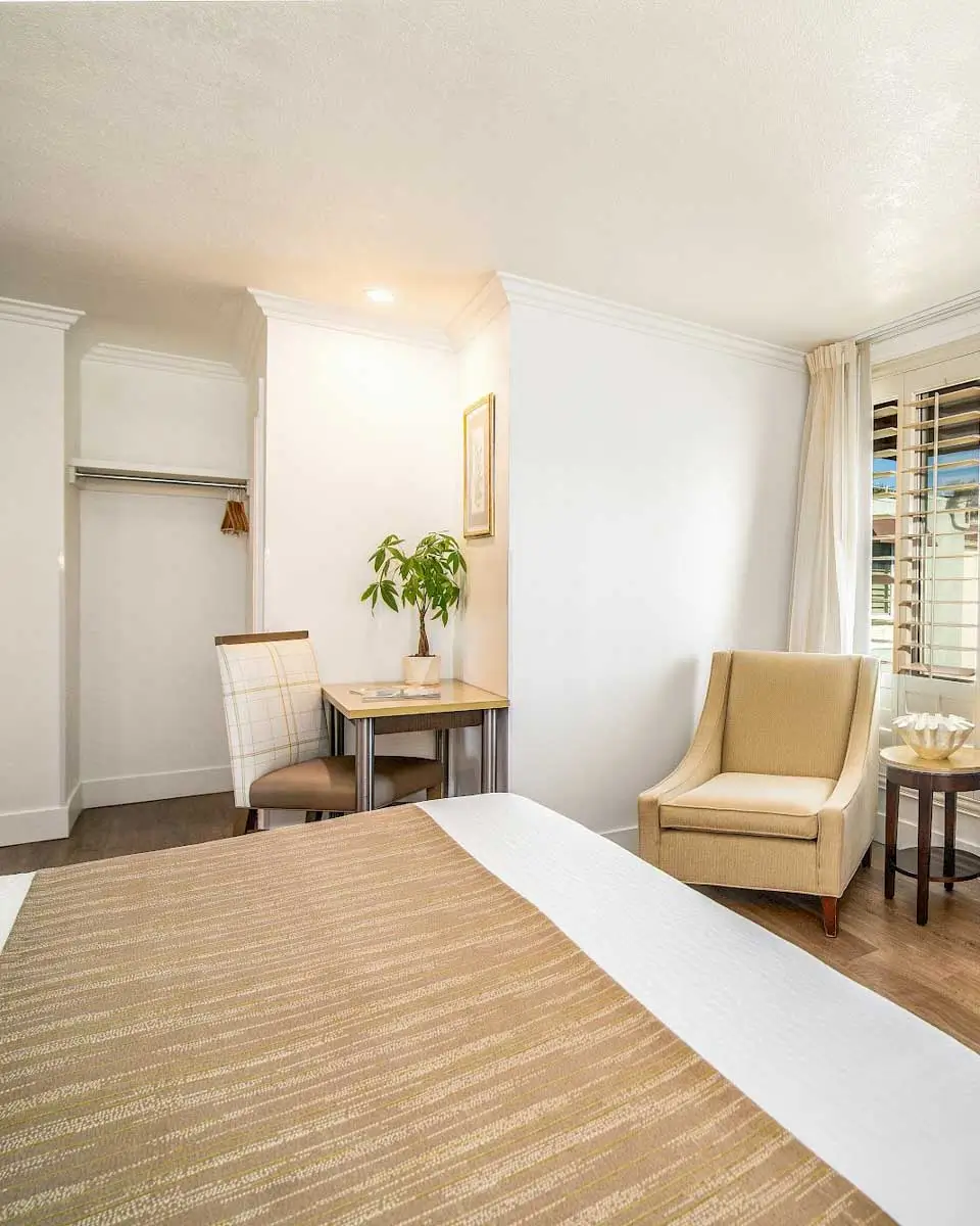 Little Inn By The Bay Newport Beach Hotel in Newport Beach California